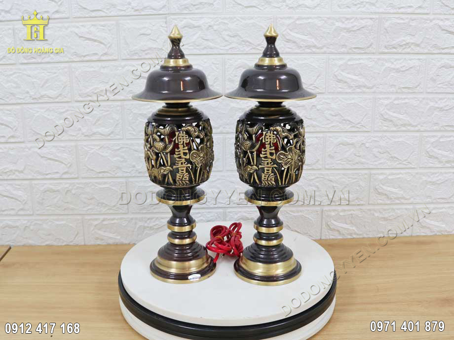 Mẫu đ&egrave;n thờ bằng đồng h&igrave;nh quả dứa m&agrave;u sắc hun giả cổ ph&ugrave; hợp với mọi ban thờ c&uacute;ng gia ti&ecirc;n